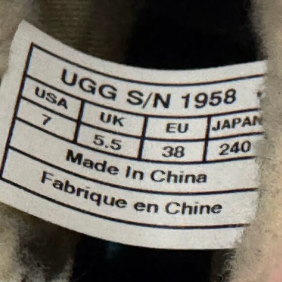 Ugg Lynnea 1958 Women’s Black Leather Wool Lined Heeled Boots Size 7 - Picture 11 of 12